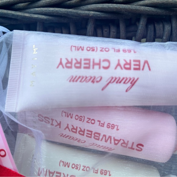 Hand Cream Set - Coconut Dream, Strawberry Kiss, Verry Cherry - Picture 4 of 4